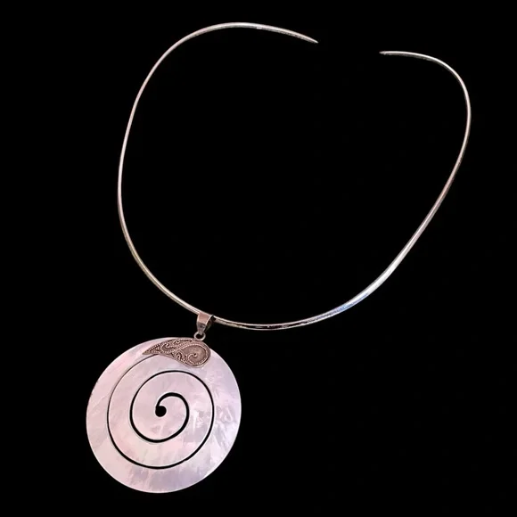 VINTAGE Sterling Silver Collar Mother of Pearl Round 925 Scrollwork Neck… - Picture 12 of 13